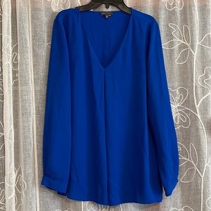 Beautiful blue Vince Camuto comfortable blouse- like new